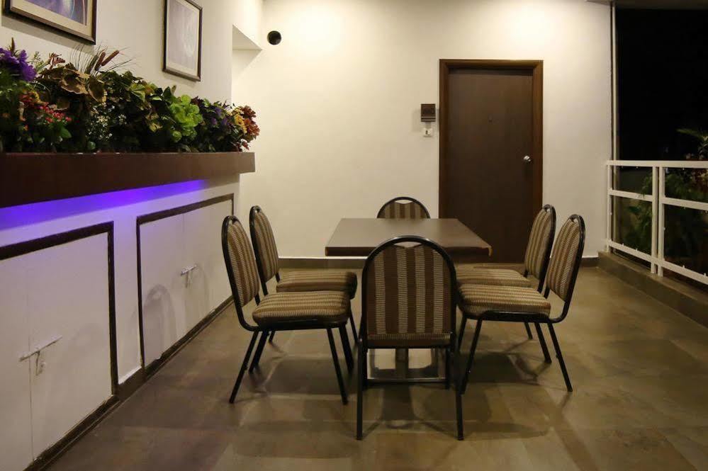 Oyo Rooms Mahanadu Road Extension Vijayawāda المظهر الخارجي الصورة